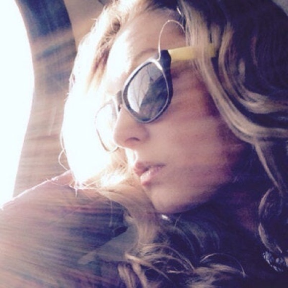 Meet your Posher, Jessica - Picture 1 of 1